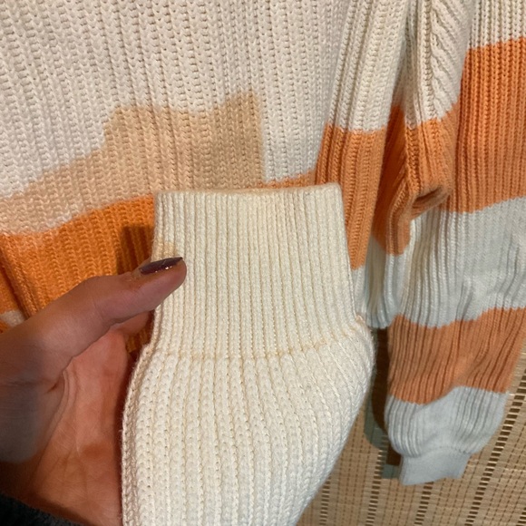 Forever 21 Cropped Knit Sweater - Picture 5 of 5